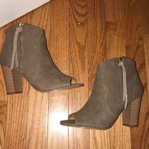 size 8 XOXO peep toe suede booties